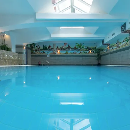 Club Hotel 3*