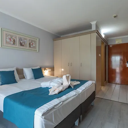 Club Hotel 3*